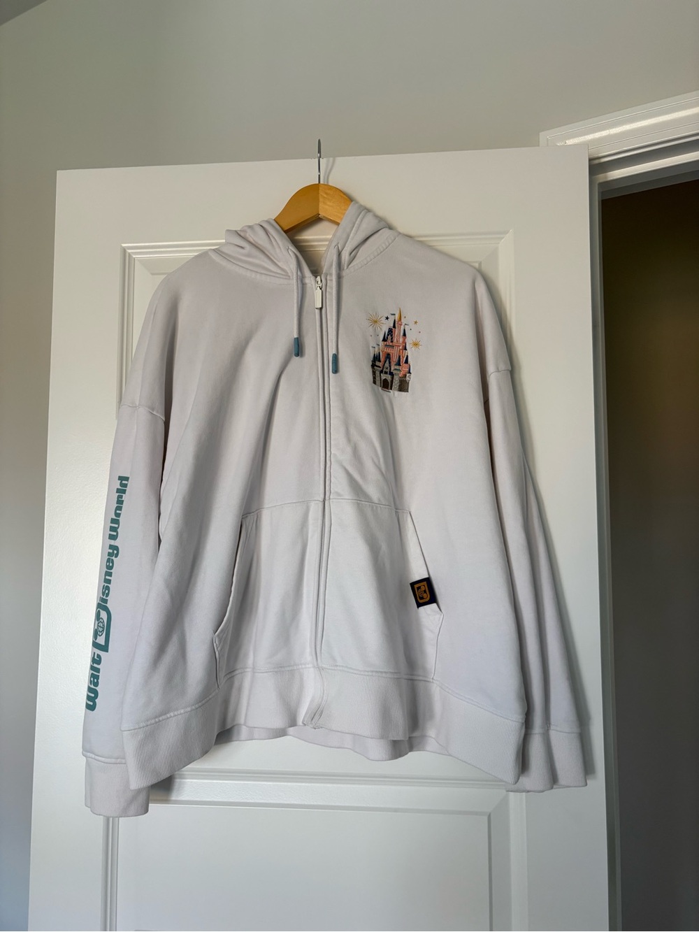 Disney Zip Up Sweatshirt Women's Size 2X Disney Fan Attire Embroidered Castle